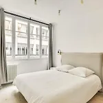 Central & Stylish Renovated Parisian Apt / 6-8 Guests