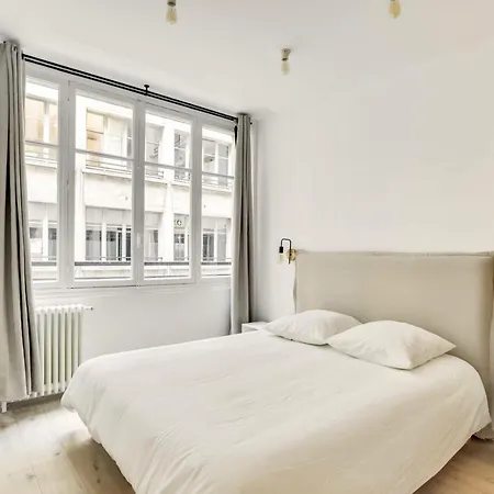 & Stylish Renovated Parisian / 6-8 Guests * Parigi
